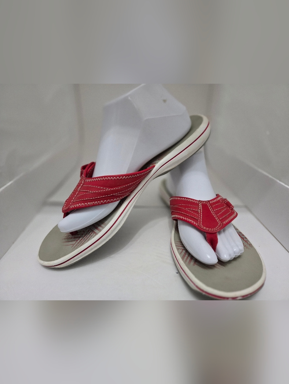 Clarks Cloudsteppers Red Flip Flops Sandals Women's Sz 11